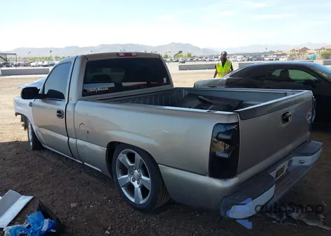 2000 Chevrolet Silverado 1500 z USA, uszkodzony, nr VIN 1GCEC14W1YZ366283
